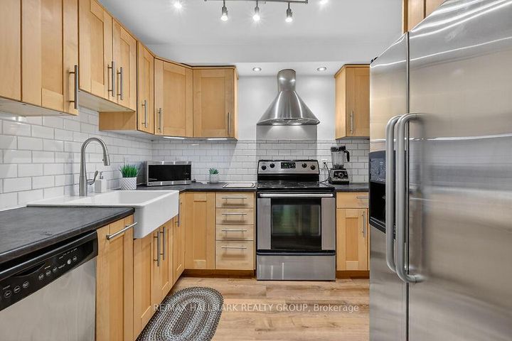 Photo 8 at 912 Dynes Road, Nepean (Carleton Square), Ottawa