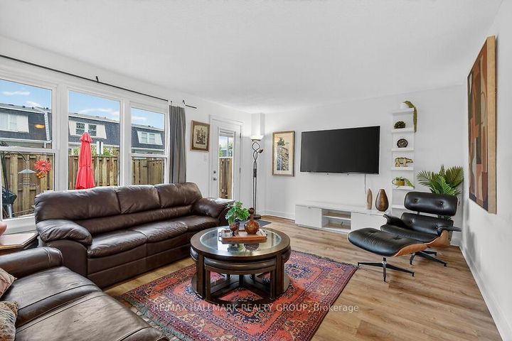 Photo 11 at 912 Dynes Road, Nepean (Carleton Square), Ottawa