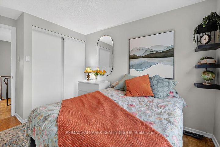 Photo 18 at 912 Dynes Road, Nepean (Carleton Square), Ottawa