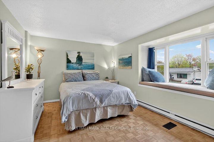 Photo 22 at 912 Dynes Road, Nepean (Carleton Square), Ottawa
