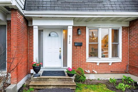Photo 1 at 912 Dynes Road, Nepean (Carleton Square), Ottawa