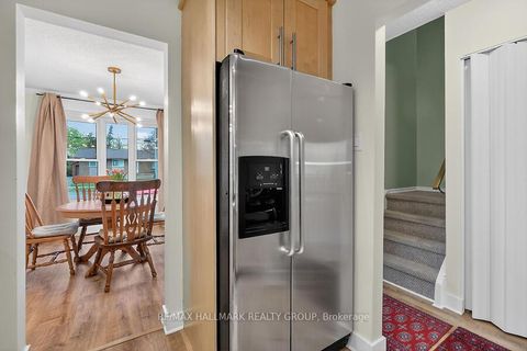 Photo 10 at 912 Dynes Road, Nepean (Carleton Square), Ottawa
