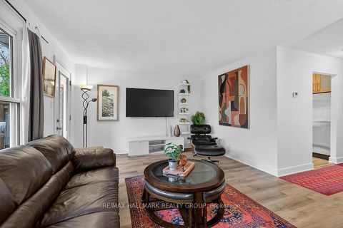 Photo 12 at 912 Dynes Road, Nepean (Carleton Square), Ottawa