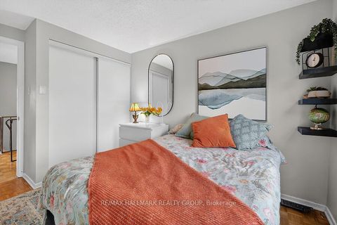 Photo 18 at 912 Dynes Road, Nepean (Carleton Square), Ottawa