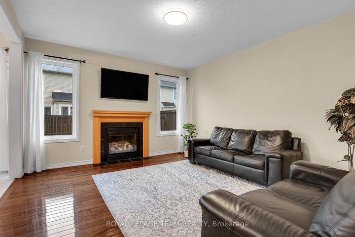 Photo 6 at 302 River Landing Avenue, Nepean (Half Moon Bay), Ottawa