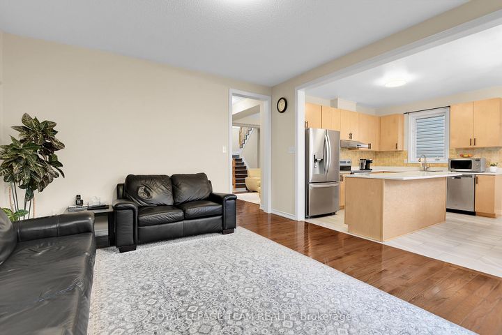 Photo 8 at 302 River Landing Avenue, Nepean (Half Moon Bay), Ottawa