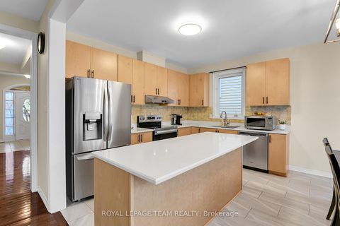 Photo 10 at 302 River Landing Avenue, Nepean (Half Moon Bay), Ottawa
