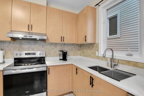Photo 11 at 302 River Landing Avenue, Nepean (Half Moon Bay), Ottawa
