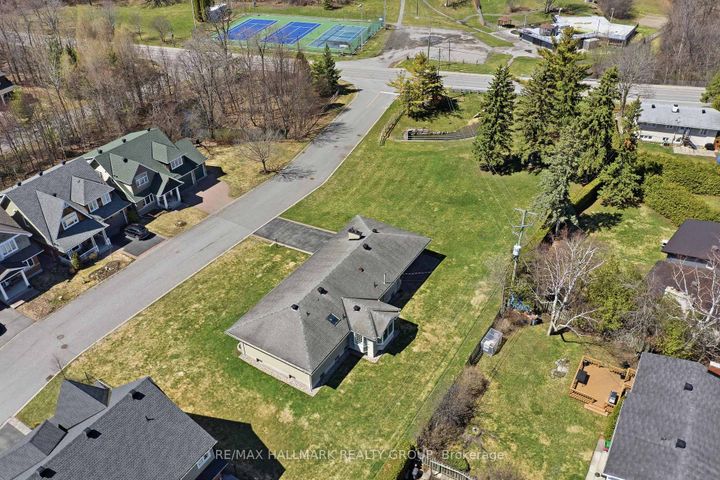 Photo 33 at 68 Corkstown Road, Nepean (Lakeview Park), Ottawa
