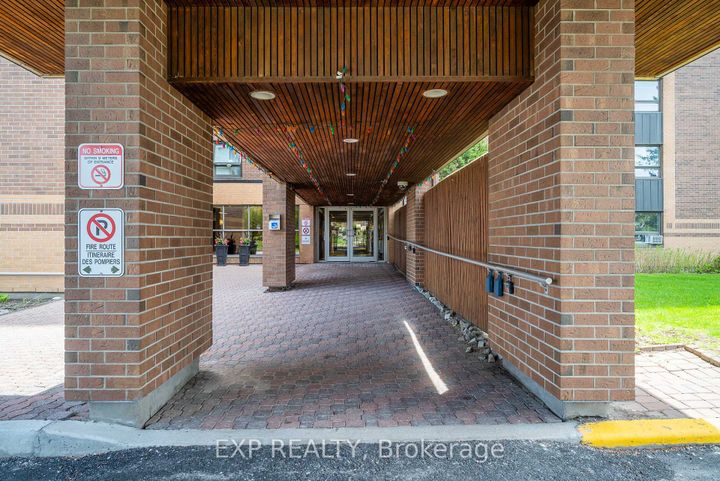 Photo 2 at 604 - 1356 MEADOWLANDS Drive, Nepean (Borden Farm/Stewart Farm/Carleton Heights/Parkwood Hills), Ottawa