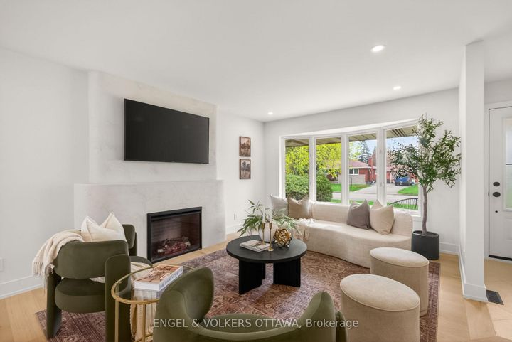 Photo 2 at 24 Roundhay Drive, Nepean (Manordale), Ottawa