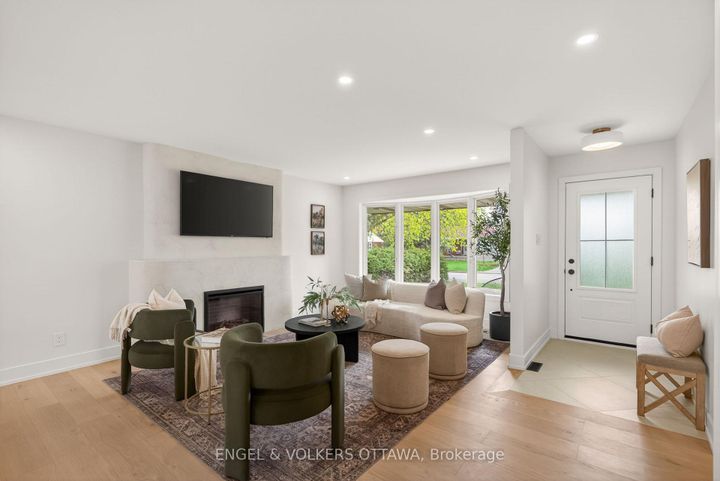 Photo 3 at 24 Roundhay Drive, Nepean (Manordale), Ottawa