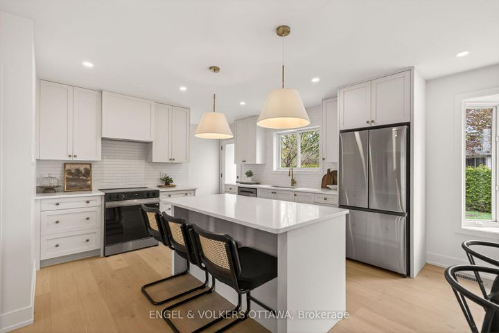 Photo 7 at 24 Roundhay Drive, Nepean (Manordale), Ottawa