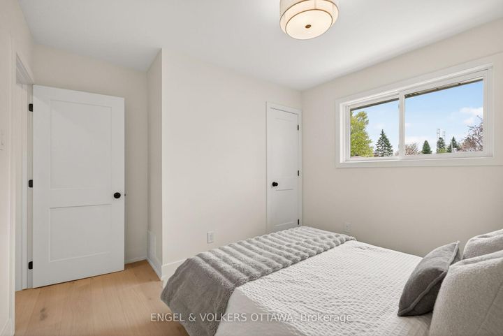 Photo 18 at 24 Roundhay Drive, Nepean (Manordale), Ottawa