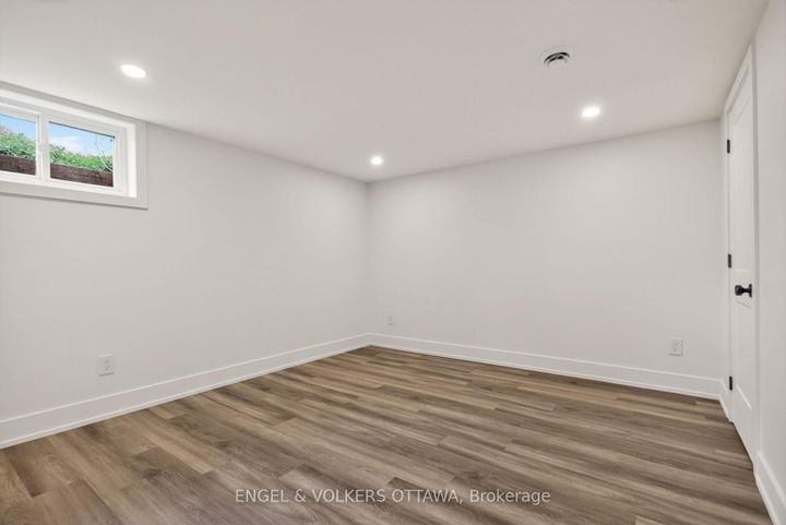 Photo 27 at 24 Roundhay Drive, Nepean (Manordale), Ottawa