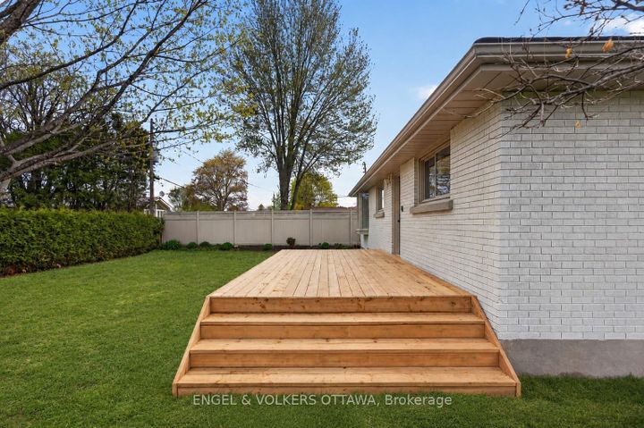 Photo 33 at 24 Roundhay Drive, Nepean (Manordale), Ottawa