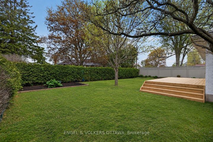 Photo 34 at 24 Roundhay Drive, Nepean (Manordale), Ottawa