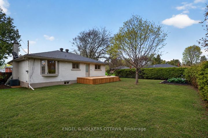 Photo 35 at 24 Roundhay Drive, Nepean (Manordale), Ottawa