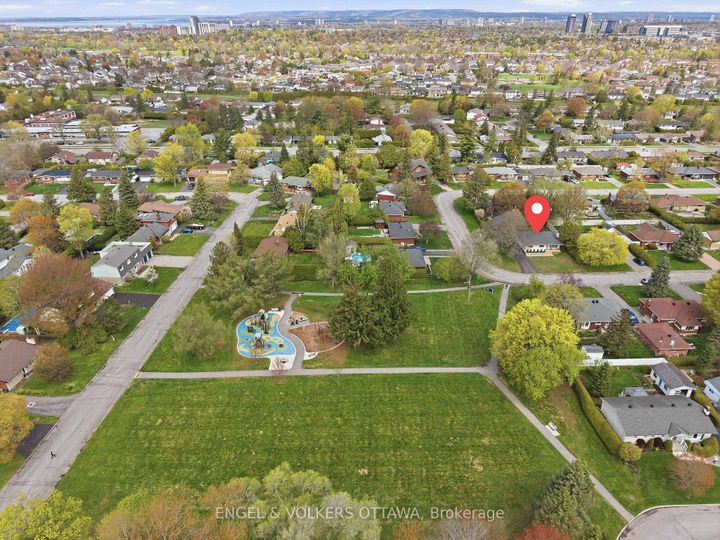 Photo 37 at 24 Roundhay Drive, Nepean (Manordale), Ottawa