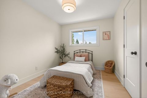 Photo 19 at 24 Roundhay Drive, Nepean (Manordale), Ottawa