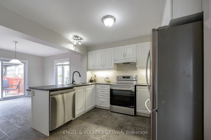 Photo 7 at 106 Forest Water Way, Nepean (Half Moon Bay), Ottawa