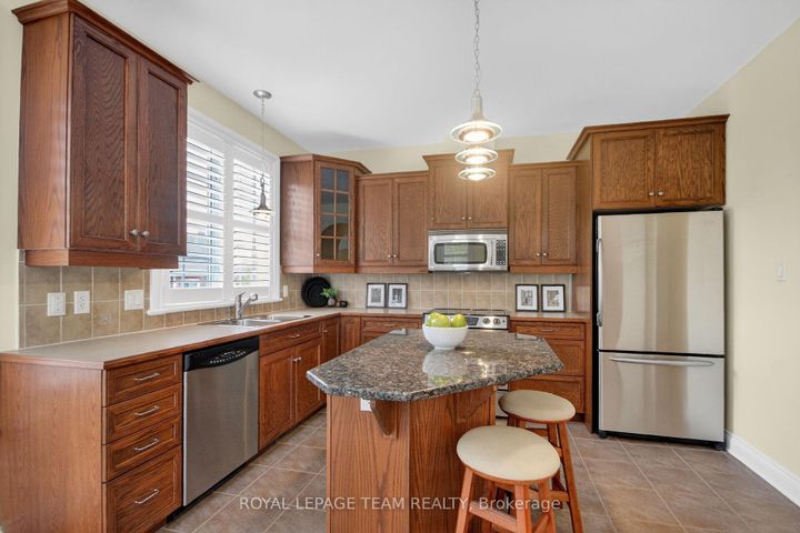 Photo 20 at 259 Cairnsmore Circle, Nepean (Stonebridge), Ottawa