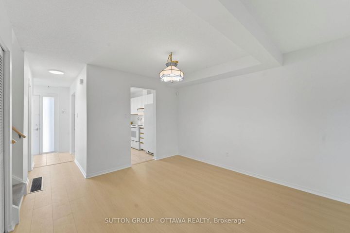 Photo 3 at 54 - 920 Dynes Road, Nepean (Carleton Square), Ottawa