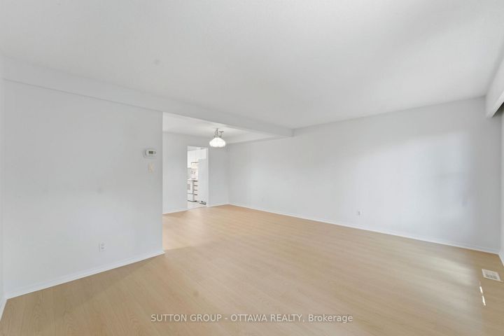 Photo 4 at 54 - 920 Dynes Road, Nepean (Carleton Square), Ottawa