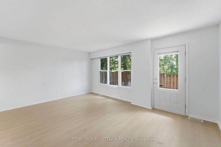 Photo 5 at 54 - 920 Dynes Road, Nepean (Carleton Square), Ottawa