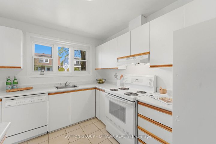 Photo 10 at 54 - 920 Dynes Road, Nepean (Carleton Square), Ottawa