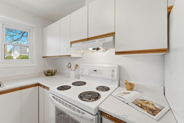 Photo 11 at 54 - 920 Dynes Road, Nepean (Carleton Square), Ottawa