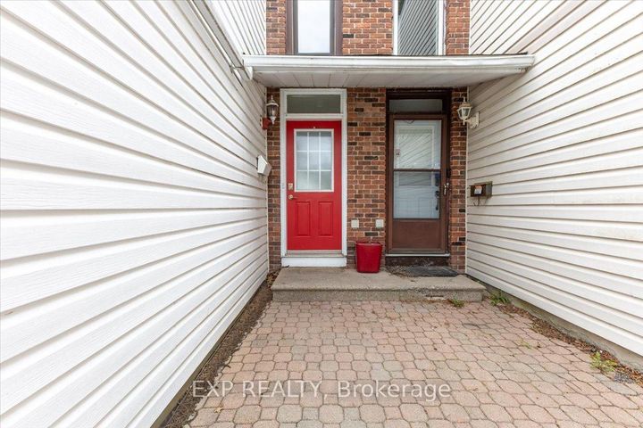 Photo 4 at 15 JANSEN Road, Nepean (Sheahan Estates/Trend Village), Ottawa