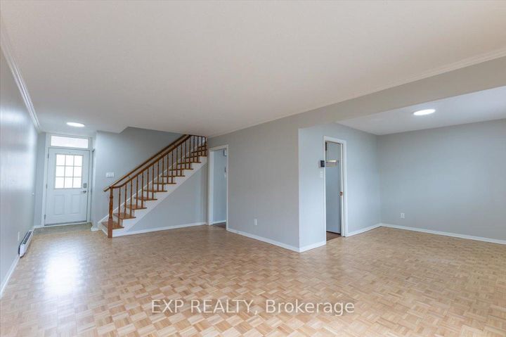 Photo 7 at 15 JANSEN Road, Nepean (Sheahan Estates/Trend Village), Ottawa
