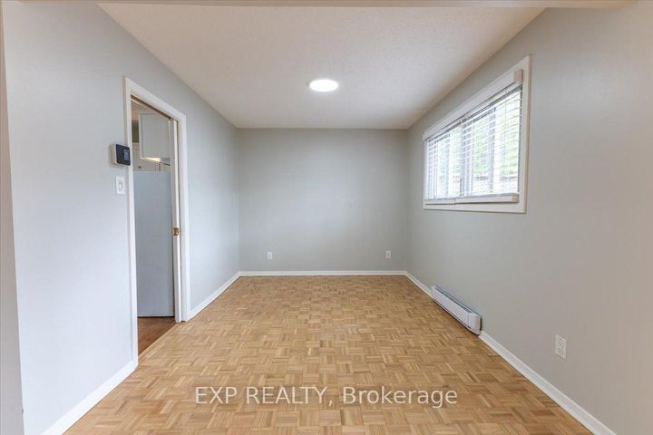 Photo 10 at 15 JANSEN Road, Nepean (Sheahan Estates/Trend Village), Ottawa