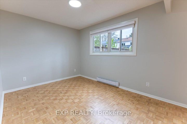 Photo 12 at 15 JANSEN Road, Nepean (Sheahan Estates/Trend Village), Ottawa