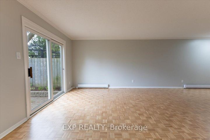 Photo 13 at 15 JANSEN Road, Nepean (Sheahan Estates/Trend Village), Ottawa
