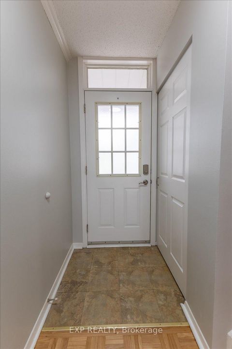 Photo 5 at 15 JANSEN Road, Nepean (Sheahan Estates/Trend Village), Ottawa