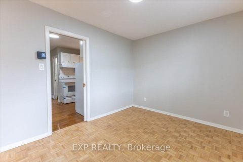 Photo 14 at 15 JANSEN Road, Nepean (Sheahan Estates/Trend Village), Ottawa