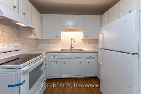 Photo 15 at 15 JANSEN Road, Nepean (Sheahan Estates/Trend Village), Ottawa