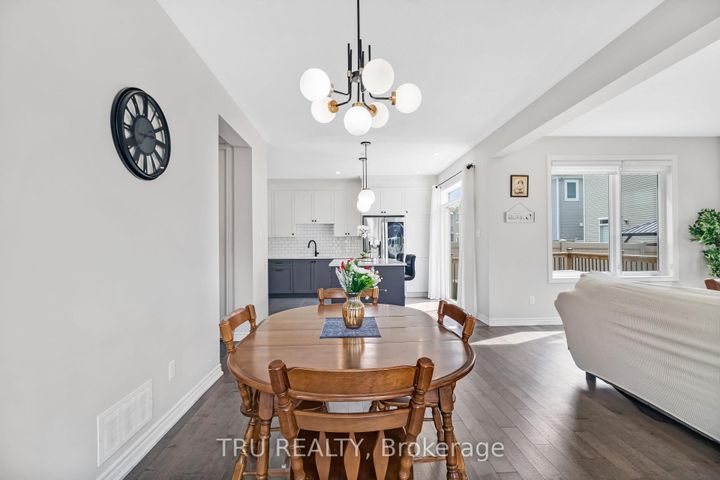 Photo 8 at 20 Coppermine Street, Nepean (Heritage Park), Ottawa