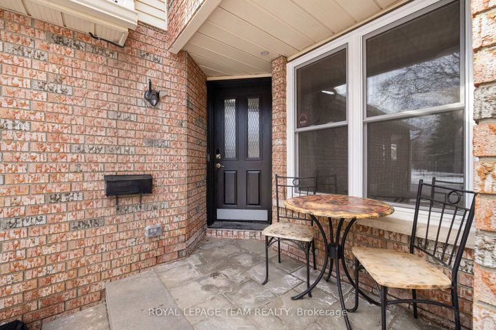 Photo 2 at 29 Grenadier Way, Nepean (Longfields), Ottawa