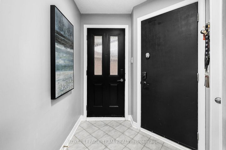 Photo 3 at 29 Grenadier Way, Nepean (Longfields), Ottawa
