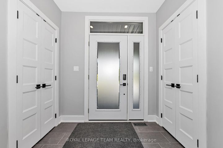 Photo 3 at 12 Largo Crescent, Nepean (Meadowlands/Crestview), Ottawa