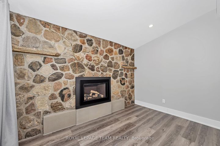 Photo 7 at 12 Largo Crescent, Nepean (Meadowlands/Crestview), Ottawa