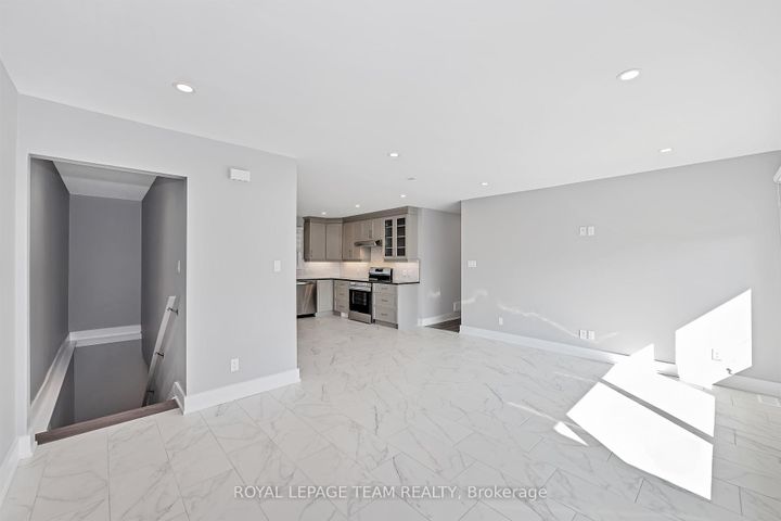 Photo 9 at 12 Largo Crescent, Nepean (Meadowlands/Crestview), Ottawa