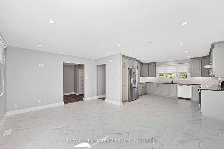 Photo 11 at 12 Largo Crescent, Nepean (Meadowlands/Crestview), Ottawa