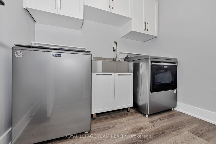 Photo 24 at 12 Largo Crescent, Nepean (Meadowlands/Crestview), Ottawa