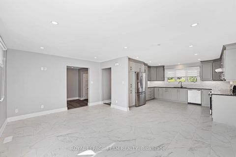 Photo 11 at 12 Largo Crescent, Nepean (Meadowlands/Crestview), Ottawa