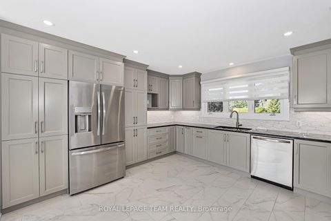 Photo 13 at 12 Largo Crescent, Nepean (Meadowlands/Crestview), Ottawa
