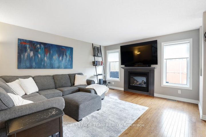 Photo 9 at 406 Pillett Street, Nepean (Strandherd), Ottawa